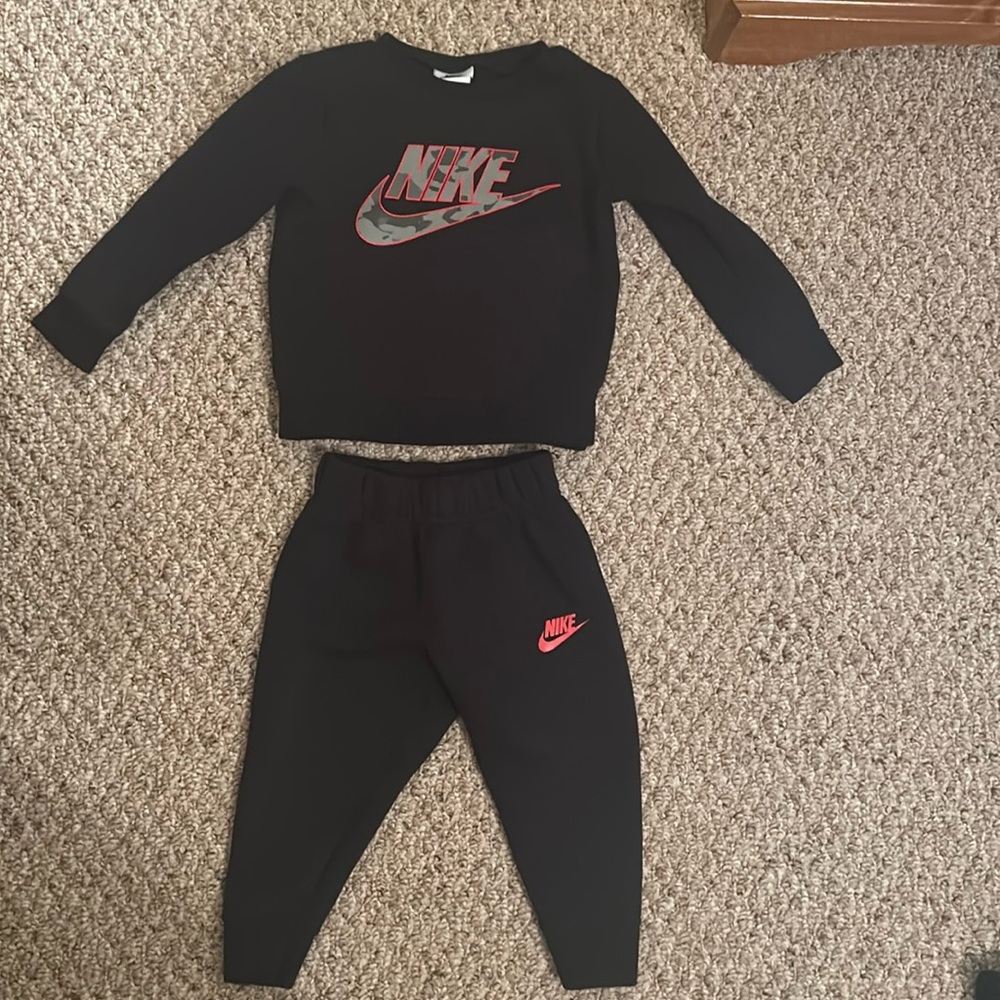 Nike Sweatshirt and Sweatpants Outfit Size 2T